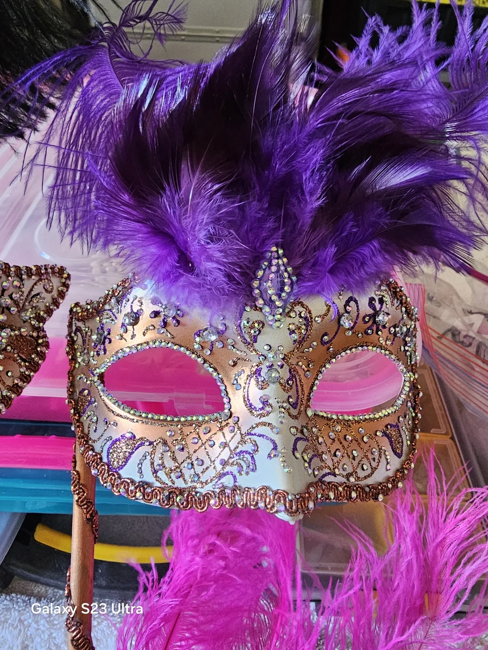 Elegant Purple Feather Masquerade Mask with Gold Accents